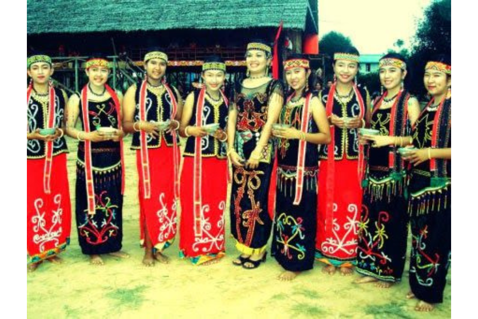 pakaian adat
